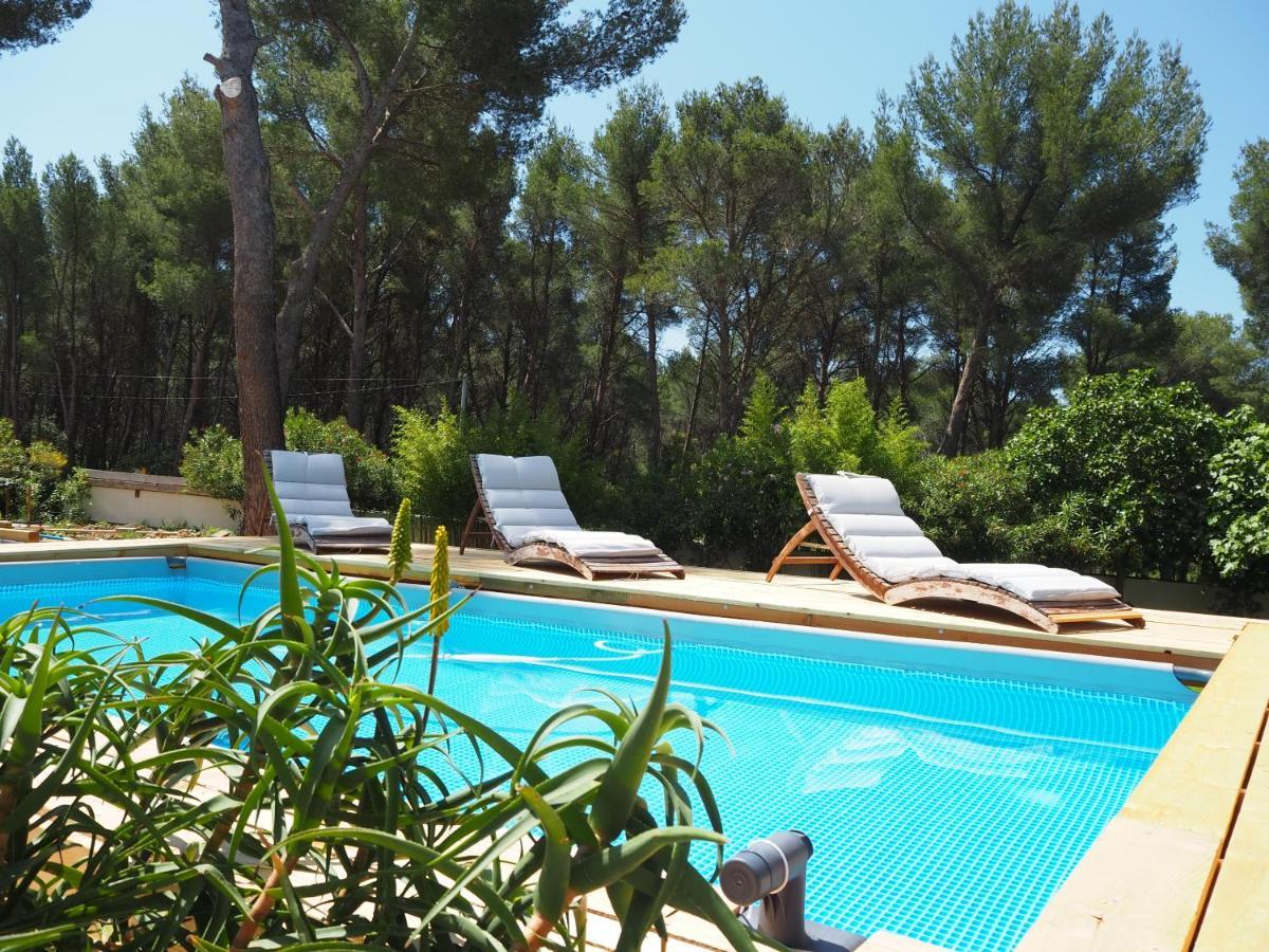 6 Personnes /piscine/campagne/terrain De Petanque/15 Km Bandol Villa *