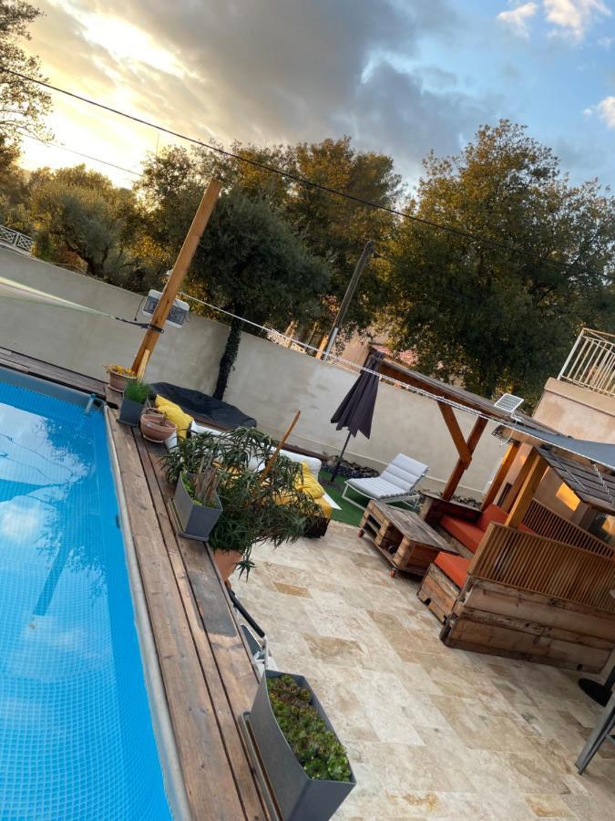 6 Personnes /piscine/campagne/terrain De Petanque/15 Km Bandol * Le Beausset