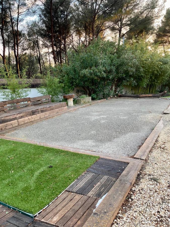 6 Personnes /piscine/campagne/terrain De Petanque/15 Km Bandol Le Beausset