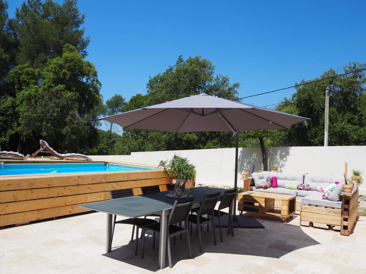 6 Personnes /piscine/campagne/terrain De Petanque/15 Km Bandol Villa *