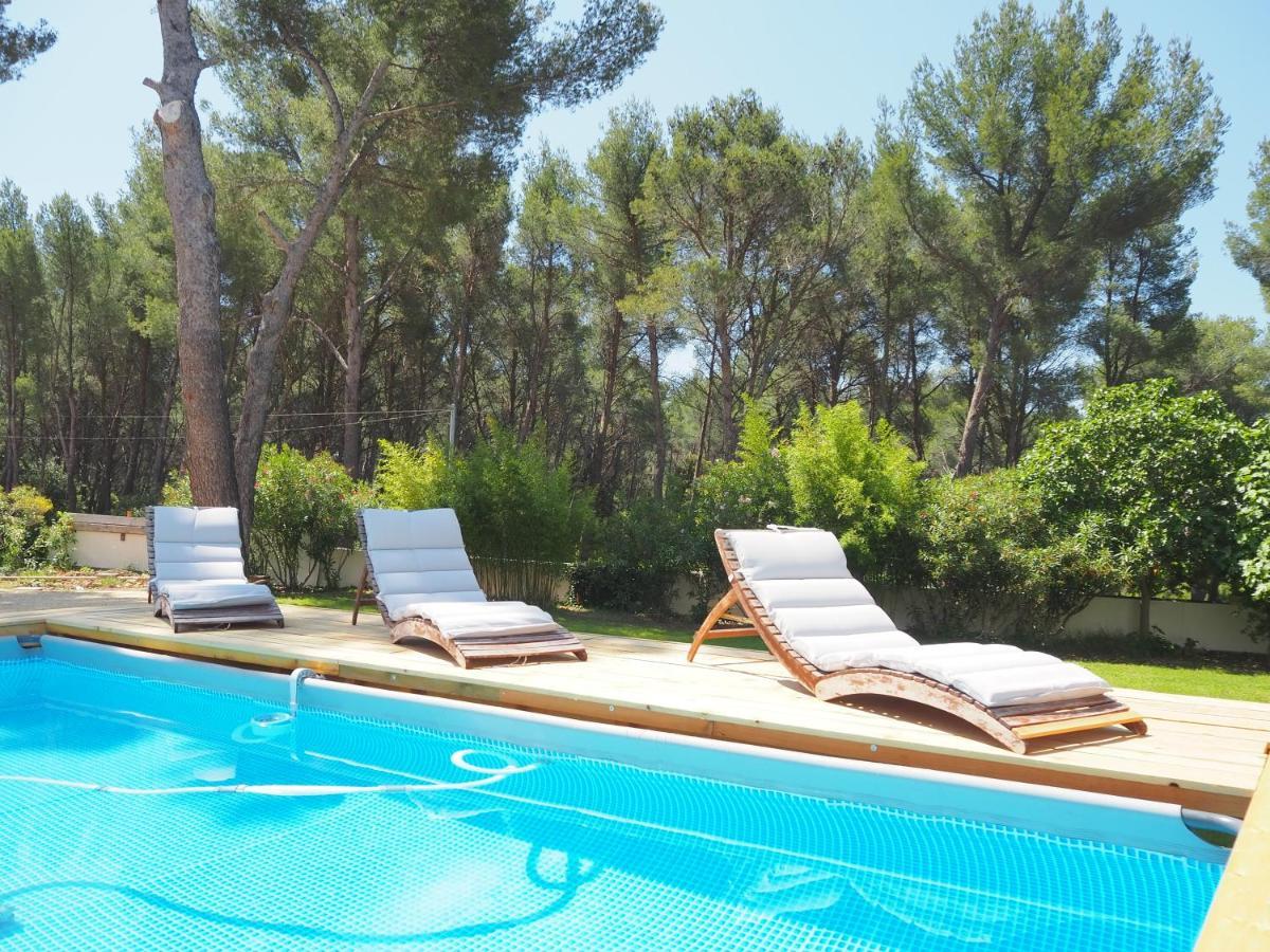 6 Personnes /piscine/campagne/terrain De Petanque/15 Km Bandol *